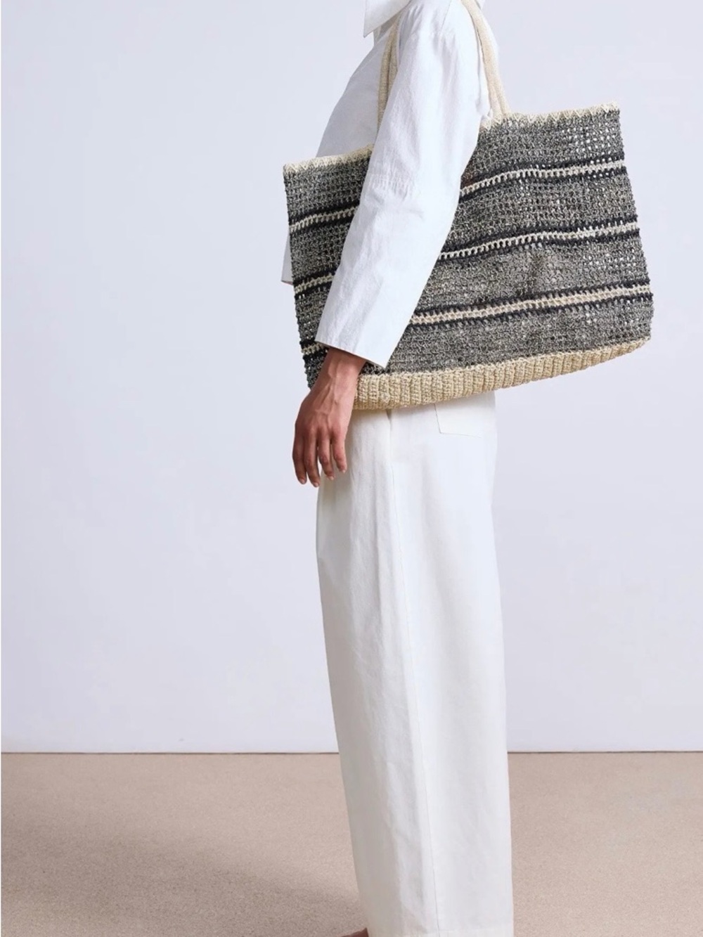 APIECE APART CHAMBIRA TOTE
Black Stripe